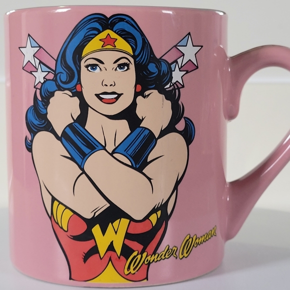 Wonder Woman DC Comics Classic Comic Book Graphic Pose Pink 14oz Mug - Picture 2 of 13